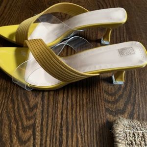 Criss cross sandals
Size 8.5 
13 dollars